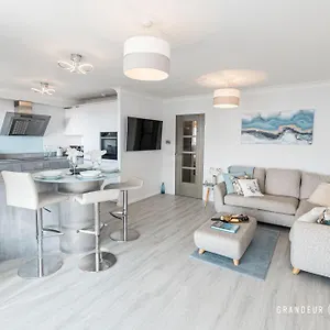 https://amazing-seaview-2bedroom-apt-with-balcony-and-free-wifi.bournemouth-hotels.org