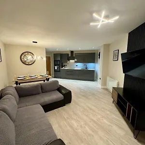 https://apt-267-stylish-2-bed-city-centre-free-parking.cardiffhotelswales.com